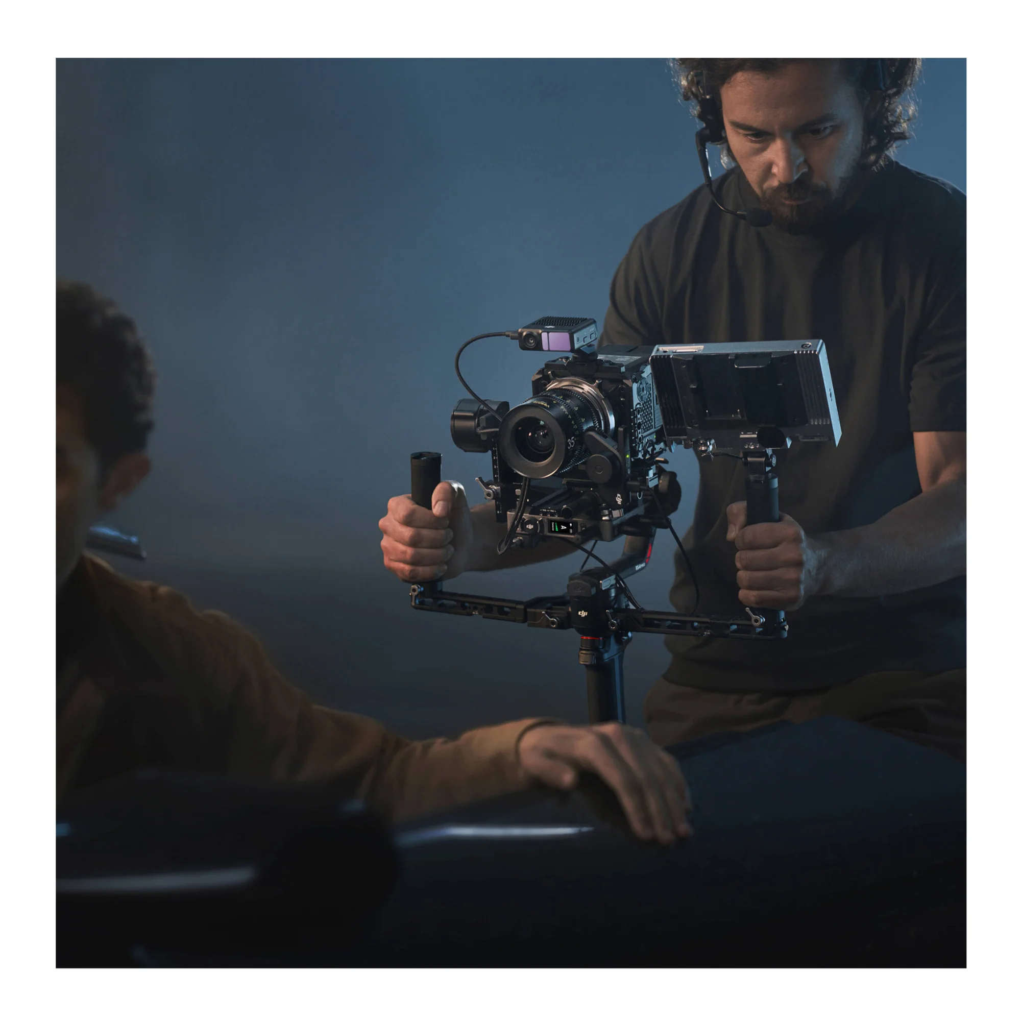 DJI RS 4 Pro Combo with Waterproof Soft Carrying Case Bundle - Image 7