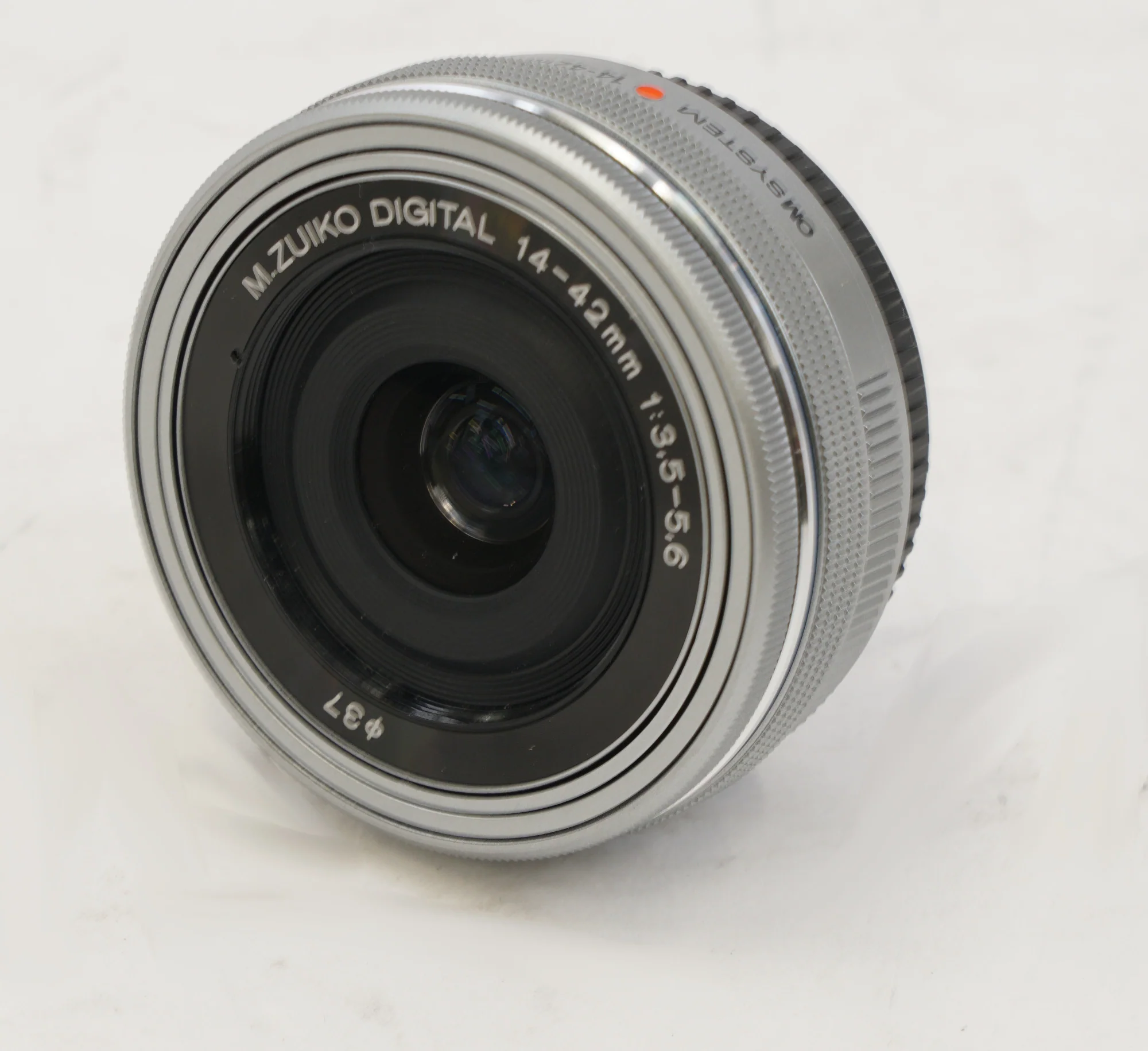 OM SYSTEM M.Zuiko Digital ED 14-42mm f/3.5-5.6 EZ Lens for Micro Four Thirds (Used) - Image 2