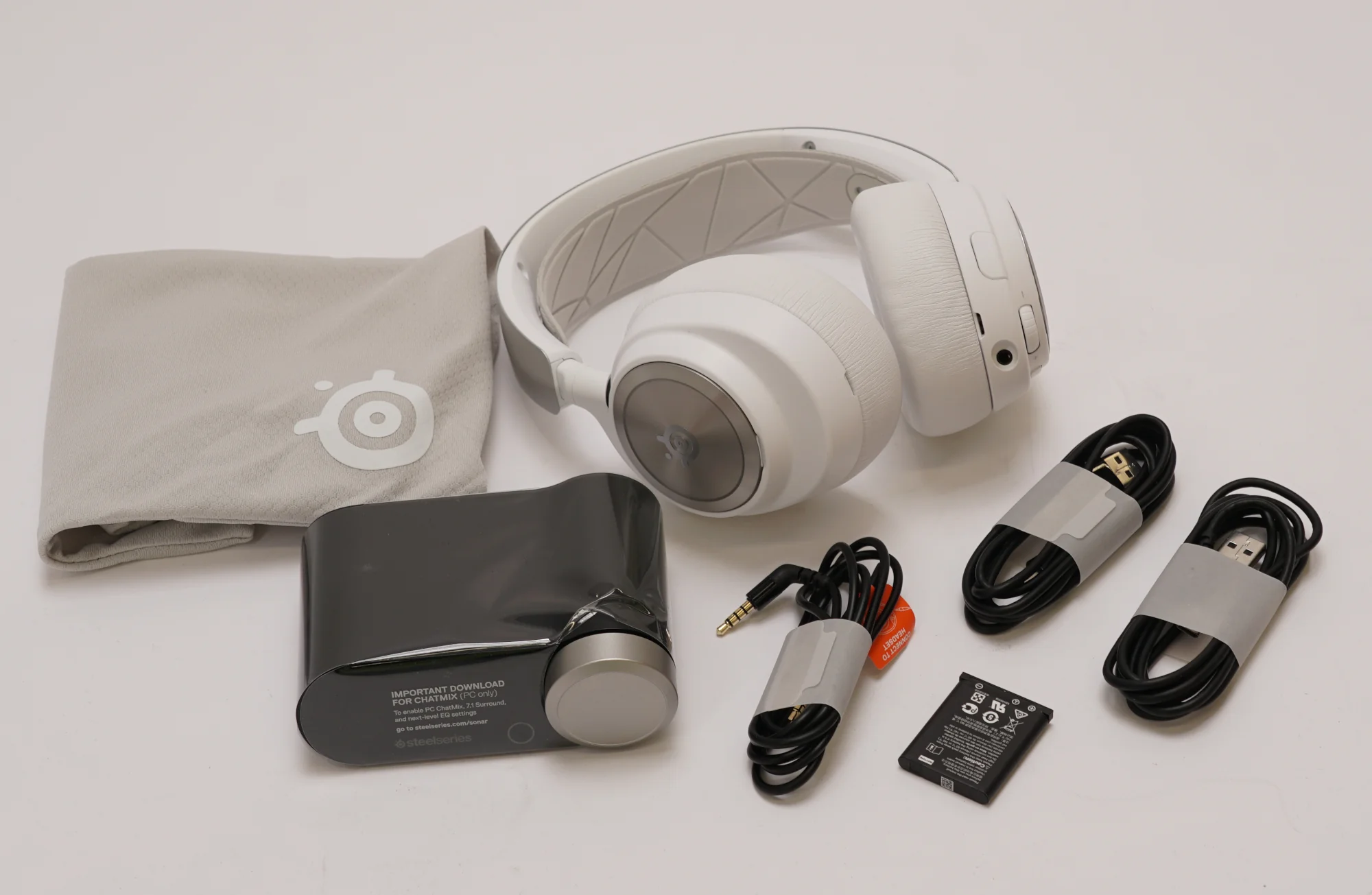 Steel Series Arctis Nova Pro Wireless Multi-System Gaming Headset (White) (Used) - Image 5
